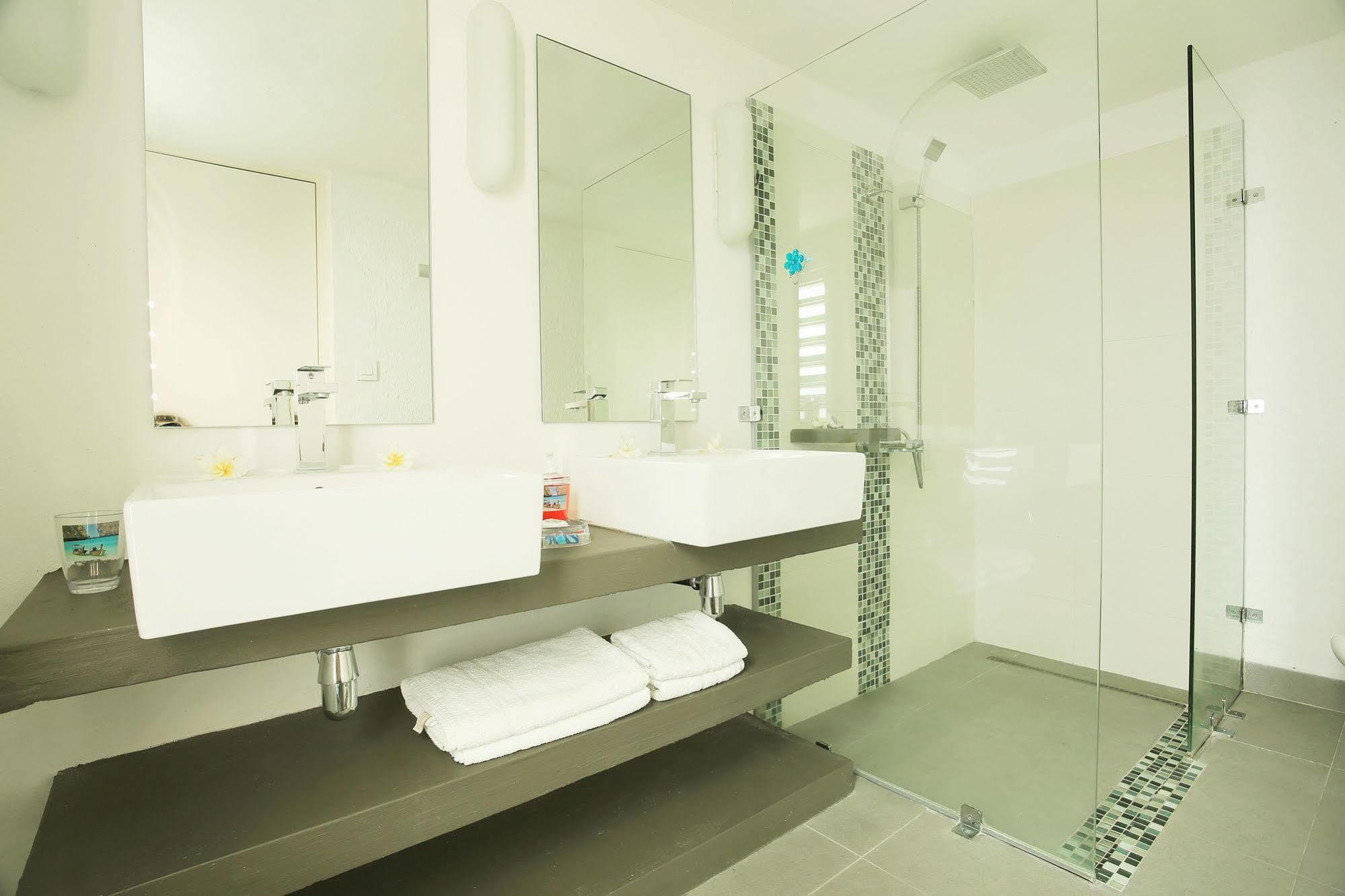 Esprit Libre Restaurant & Guest House Гранд-Бэй Экстерьер фото